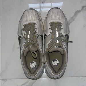 Nike Vomero Men’s White and Olive Sneakers